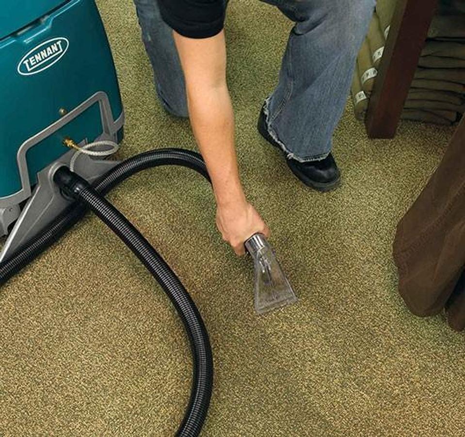 E5 Compact Low-Profile Carpet Extractor