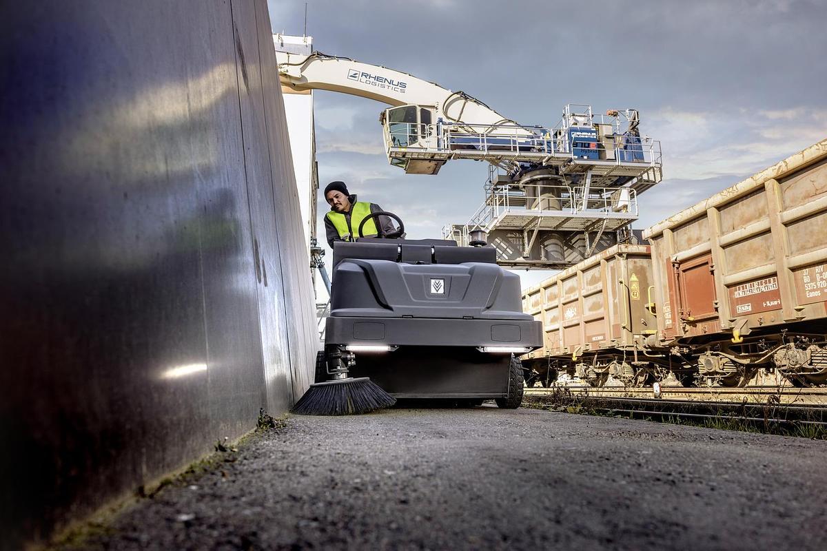 Vacuum sweeper KM 130/300 R I D