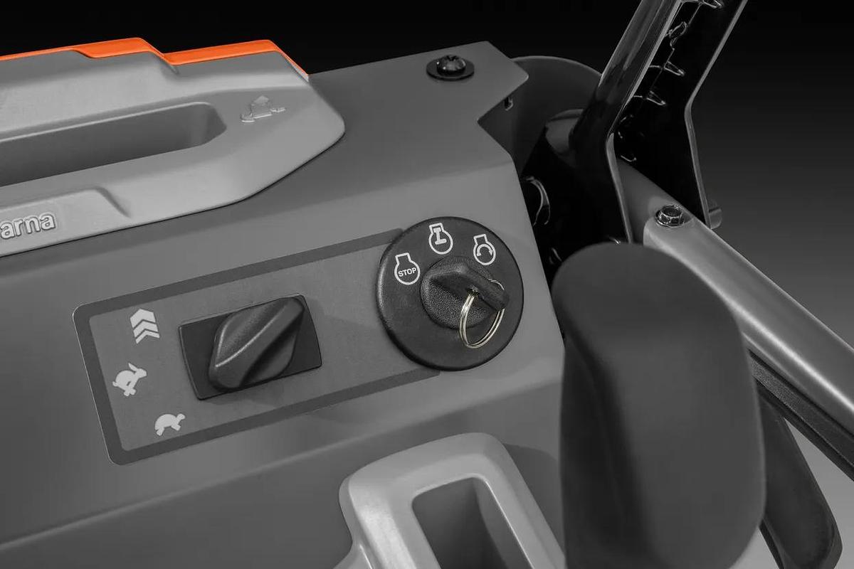 Husqvarna ST 430T Snow Blower