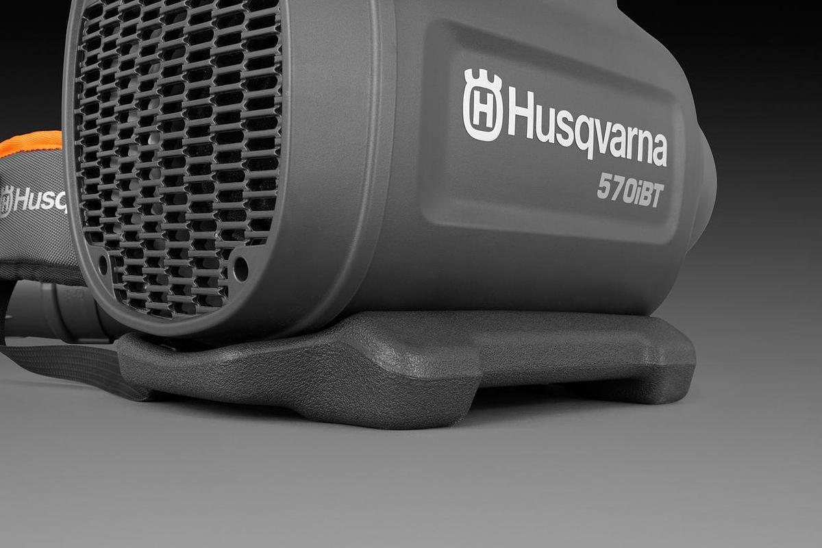 Husqvarna 570iBT (batteries and charger included)