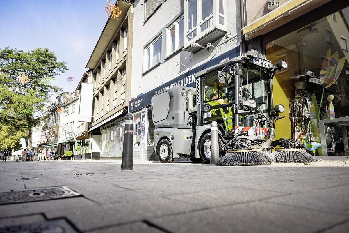 Vacuum sweeper MC 150