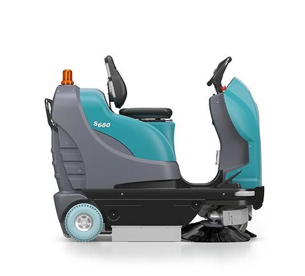 S680 Compact Battery Ride-On Sweeper