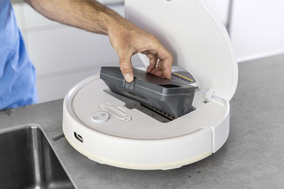 Robot vacuum cleaner with wiping function RCV 3