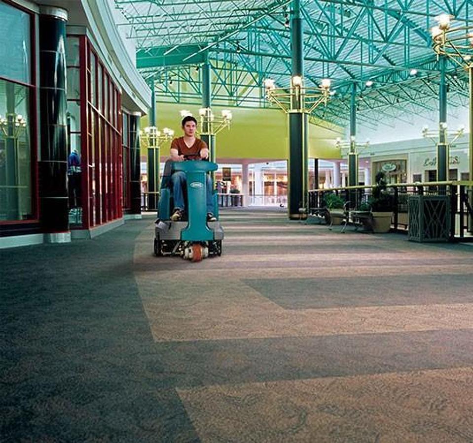 R14 Ride-On Carpet Extractor
