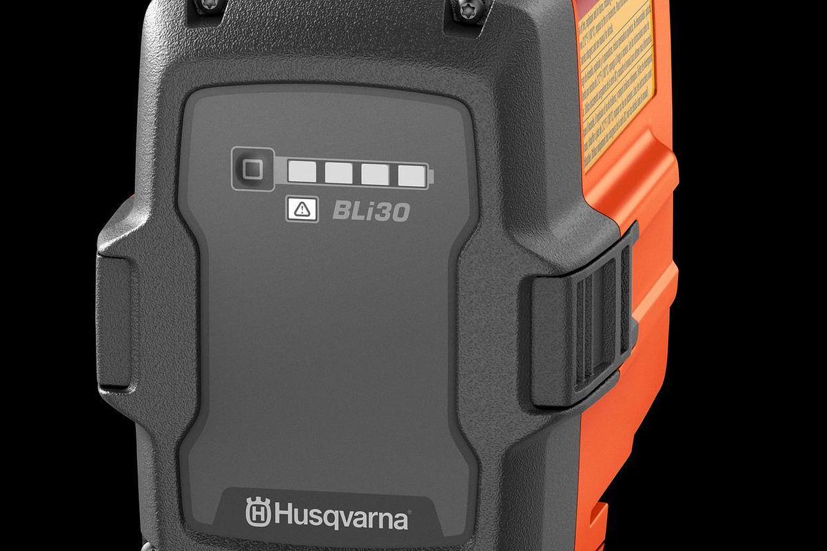 Husqvarna 350i Power Axe Chainsaw (battery and charger included)