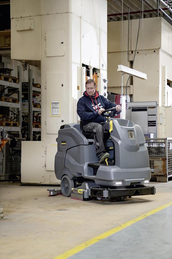 Scrubber dryer B 220RBpPackDOSE+SB+240AhLi+RI+beac+R85