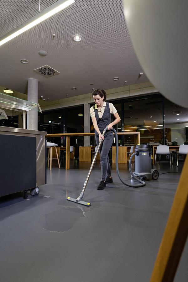 Wet and dry vacuum cleaners NT 48/1