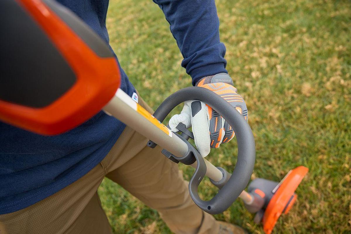 Husqvarna 110iL FLXi with Trimmer Attachment (battery and charger included)