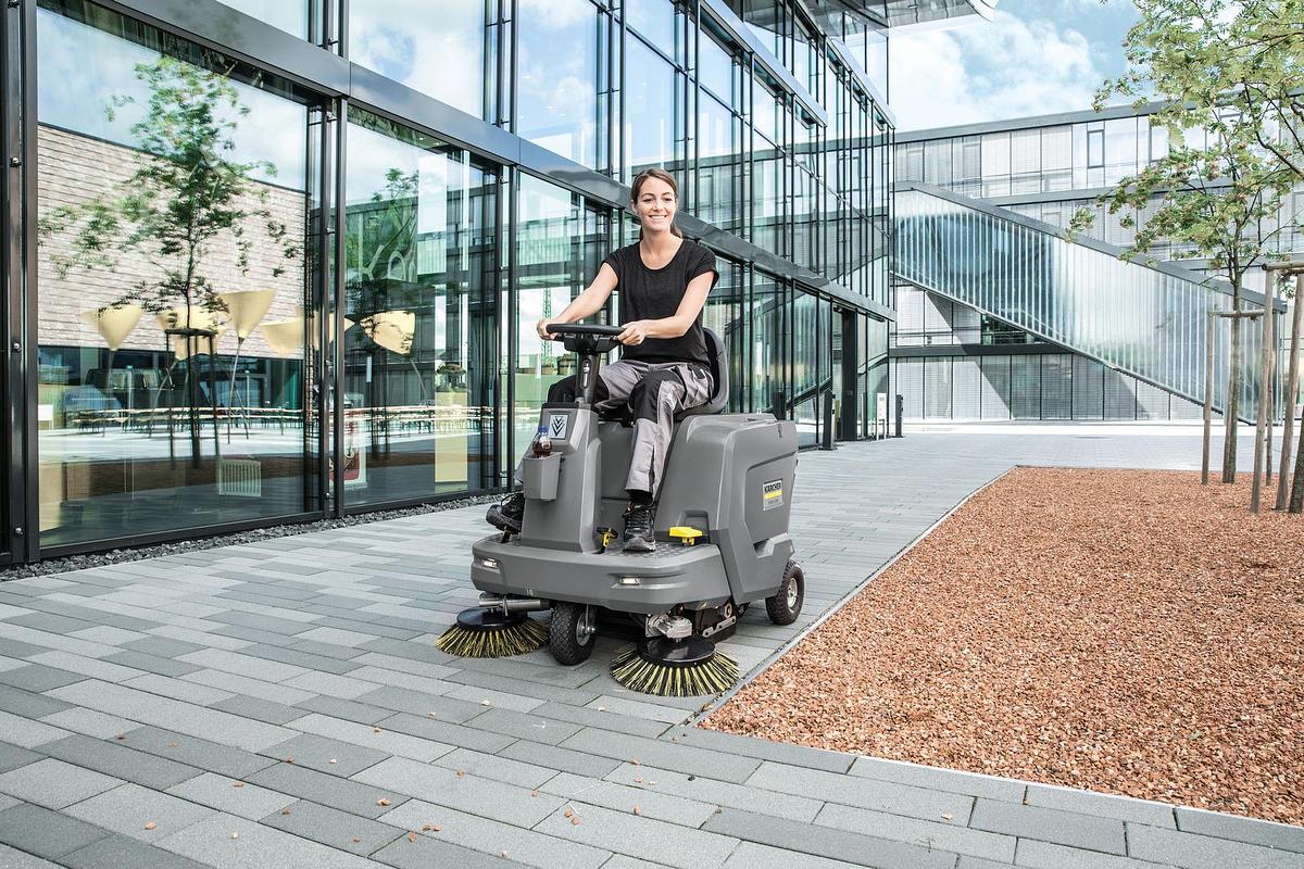 Vacuum sweeper KM 85/50 R Bp