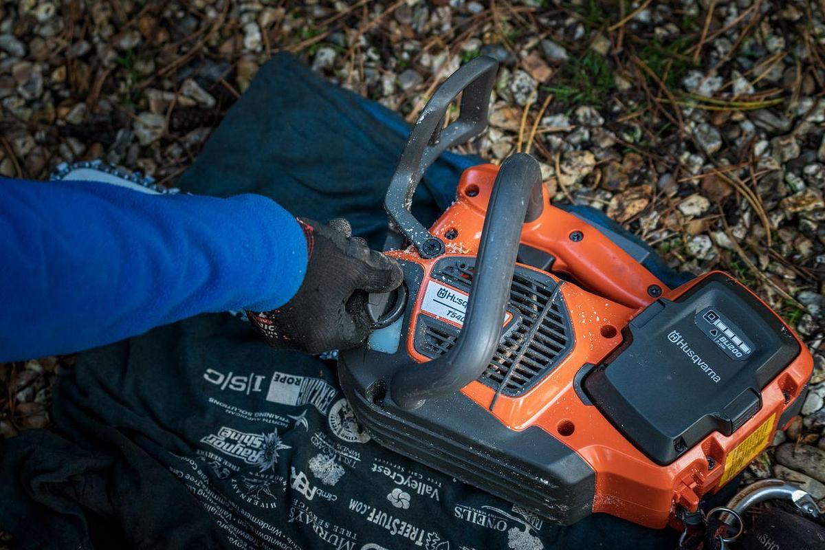 Husqvarna T542i XP® with 2 Batteries & 1 Charger