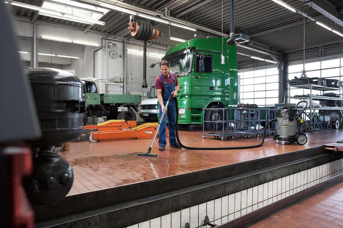 Wet and dry vacuum cleaners NT 70/2