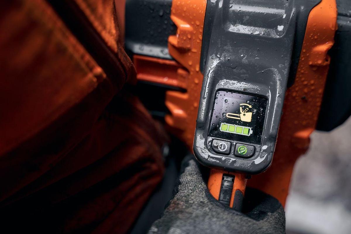 Husqvarna 550i XP® with battery and charger