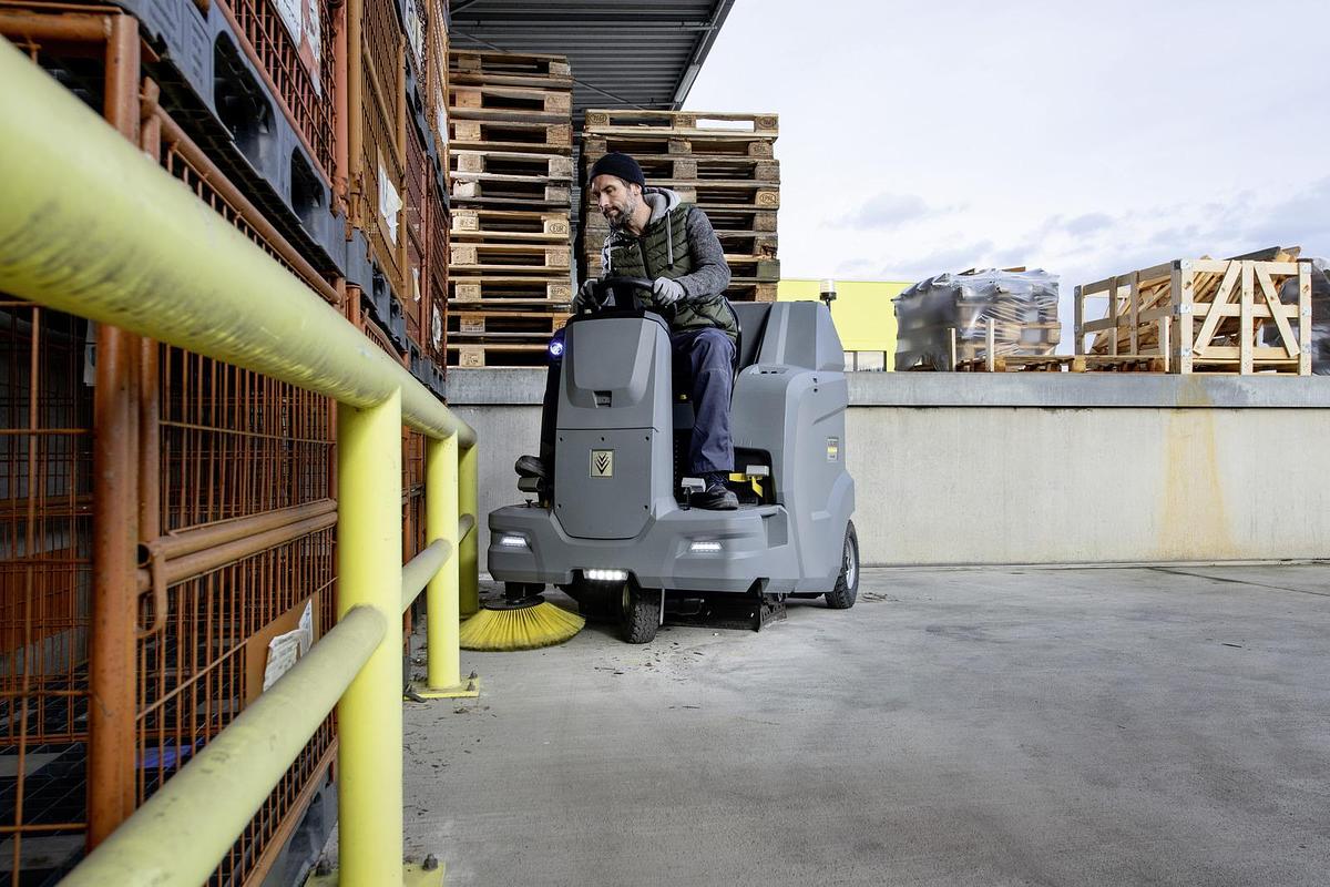 Vacuum sweeper KM 100/120 R Bp Pack