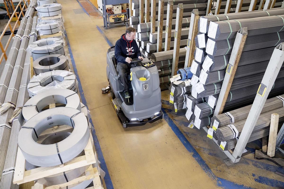 Scrubber dryer B 220RBpPackDOSE+SB+240AhLi+RI+beac+R85