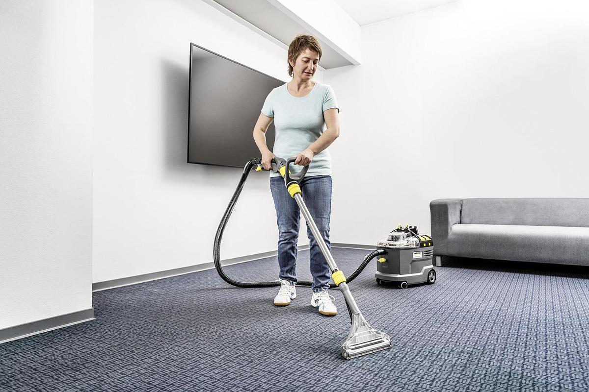 Battery powered spray extraction machine Puzzi 9/1 Bp Adv