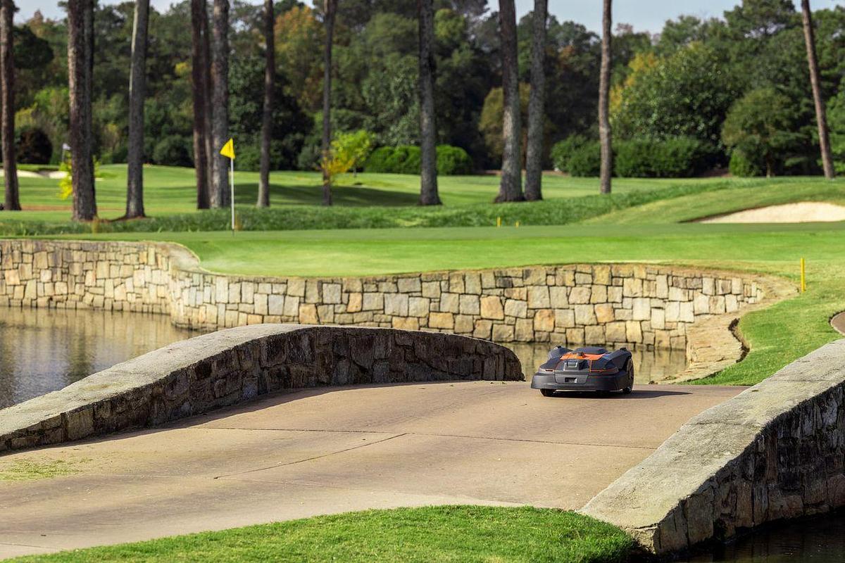 Automower® 580L EPOS® (Exclusive to Golf and Sports Turf dealers)