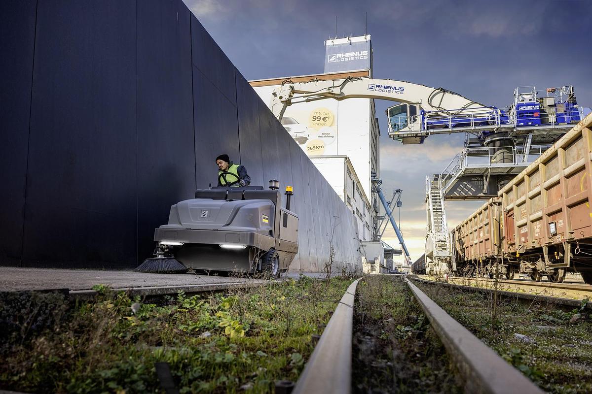 Vacuum sweeper KM 130/300 R I D