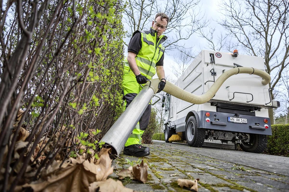 Vacuum sweeper MCM 600
