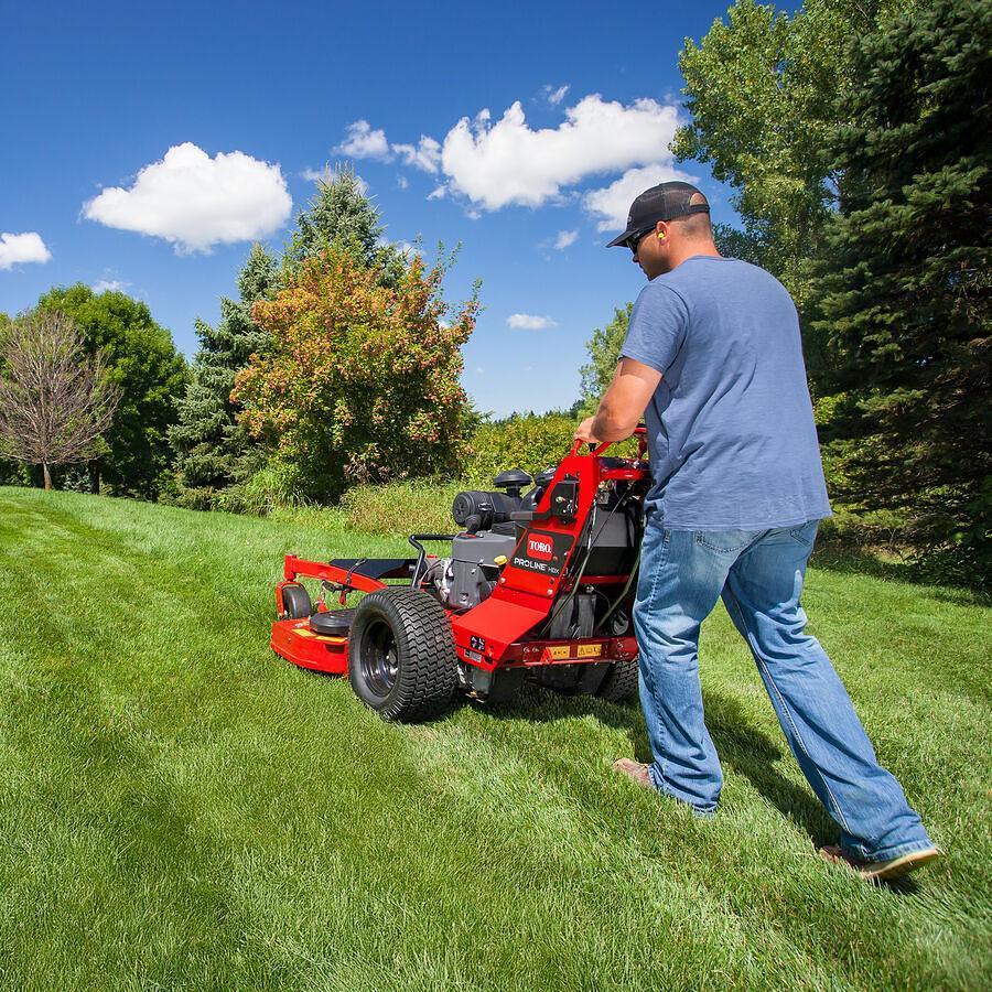 PROLINE™ Mid-Size Gas Walk Behind Mower
