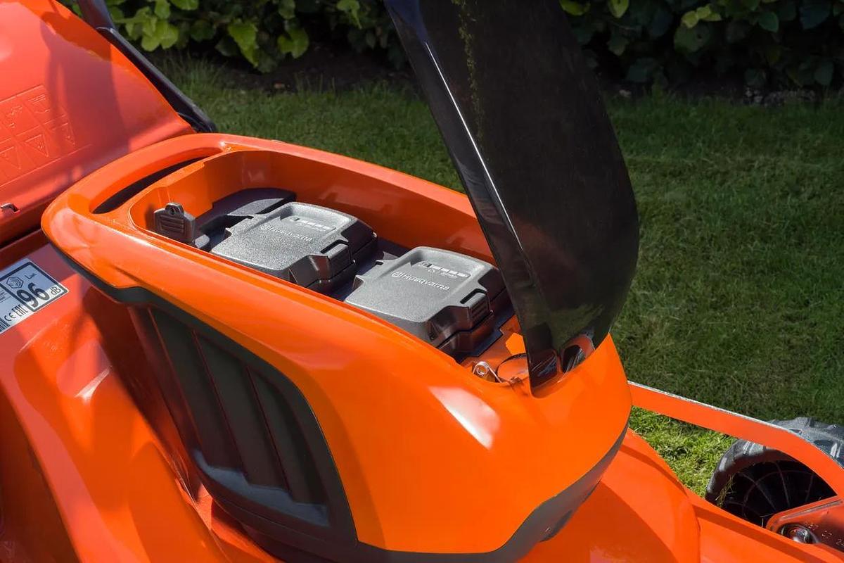 Lawn Xpert LE-322R (battery and charger included)