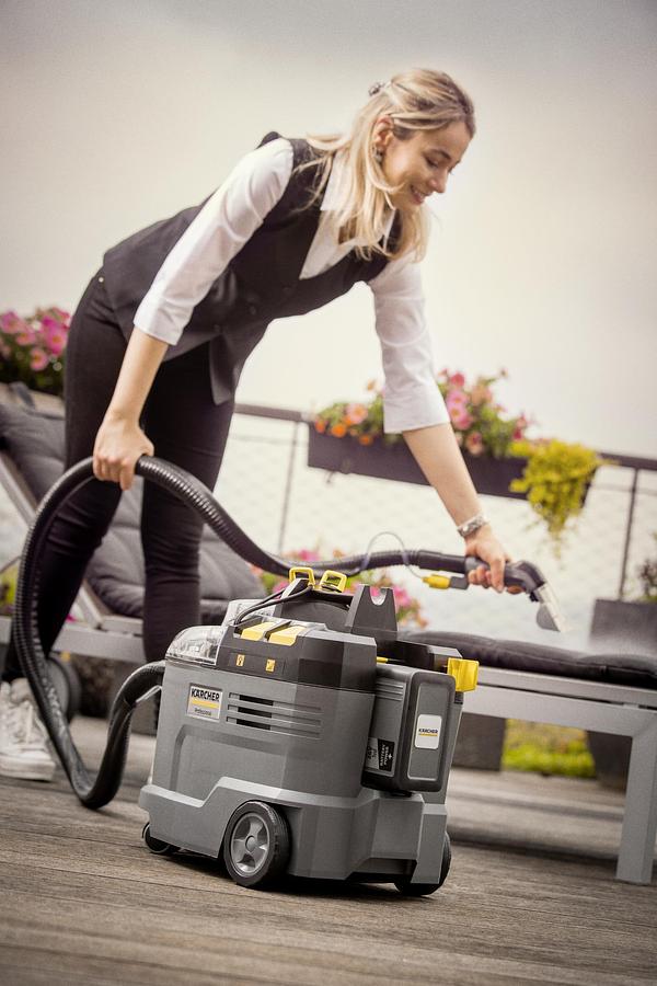 Battery powered spray extraction machine Puzzi 9/1 Bp