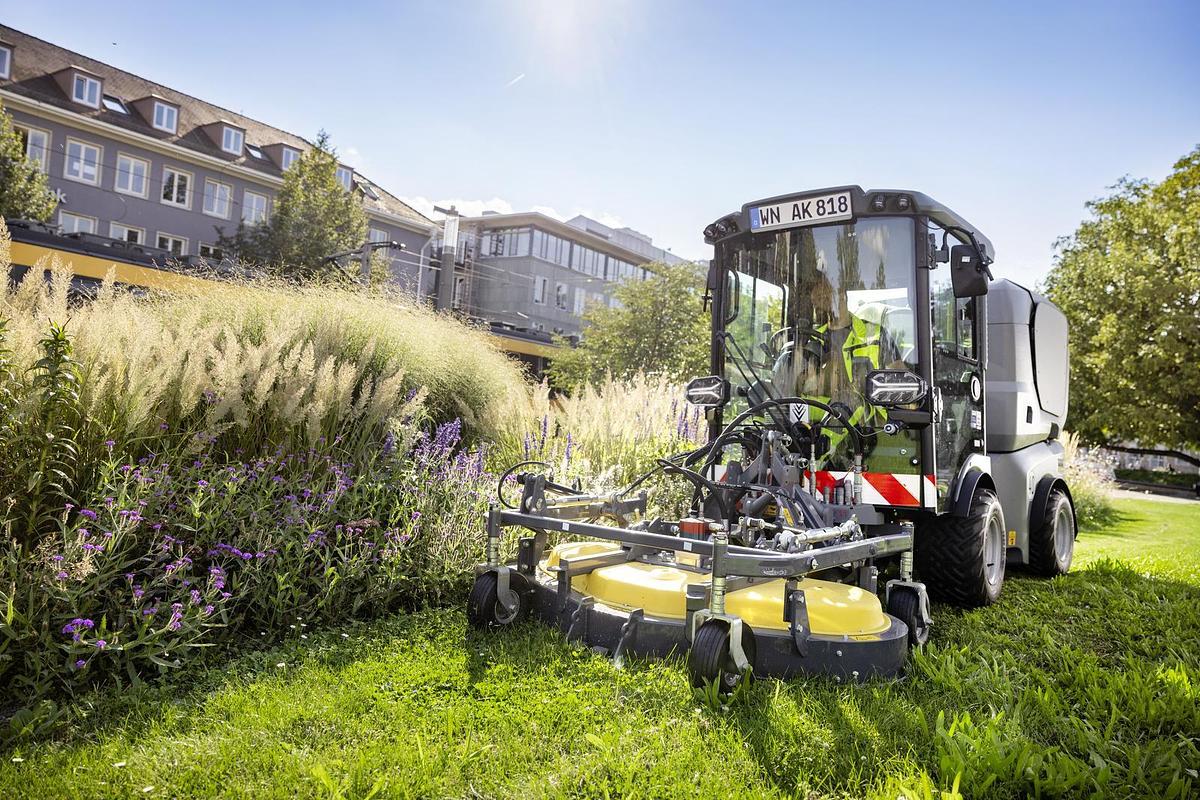 Vacuum sweeper MC 150