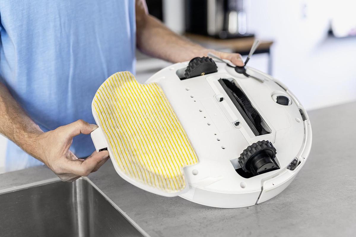 Robot vacuum cleaner with wiping function RCV 3