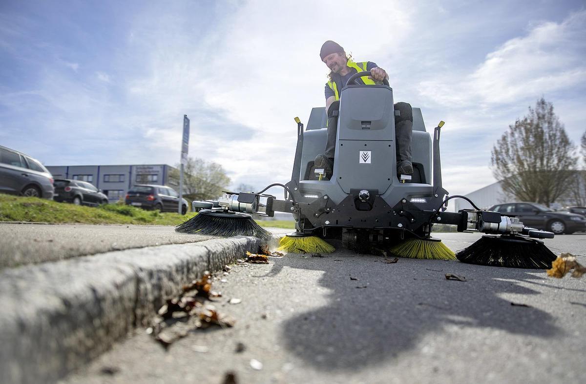 Vacuum sweeper KM 100/120 R Bp Pack 4SB