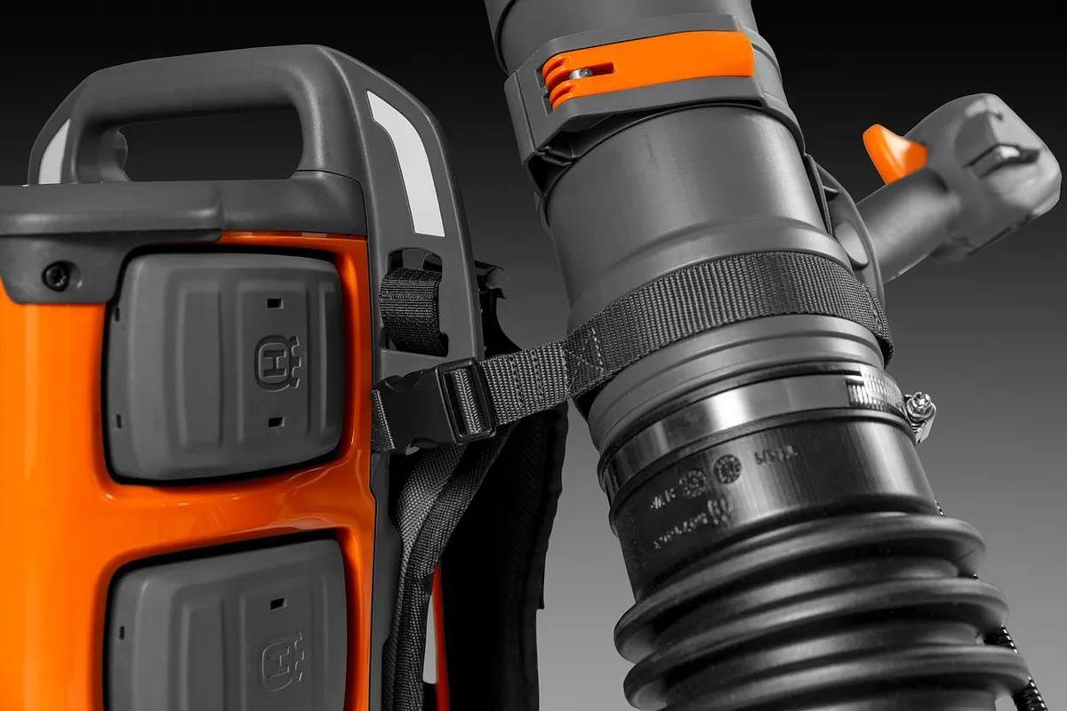 Husqvarna 570iBT (batteries and charger included)
