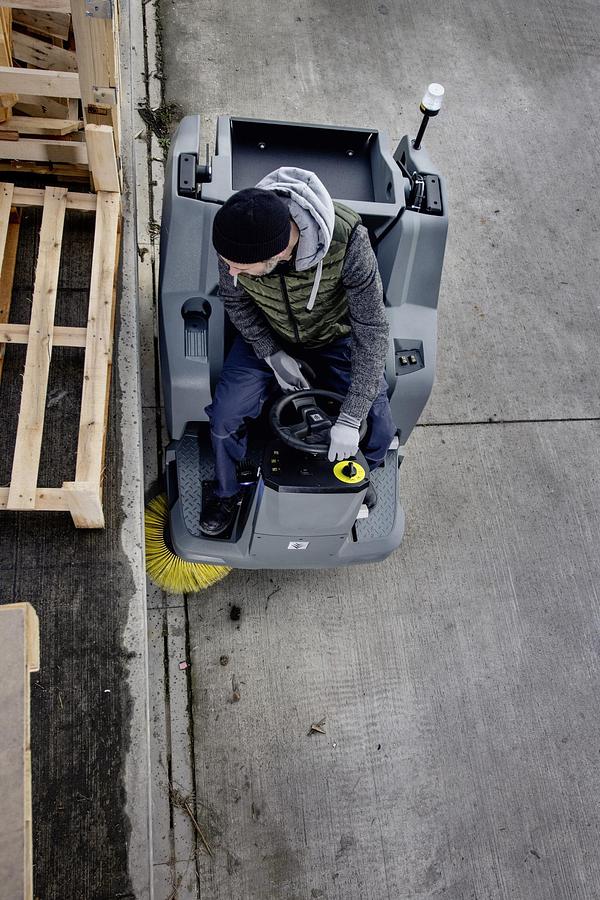 Vacuum sweeper KM 100/120 R Bp Pack Li+FC
