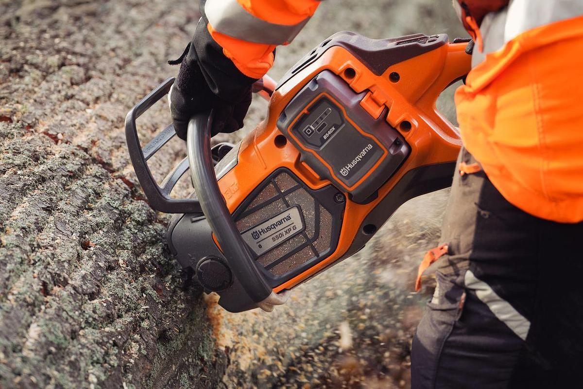 Husqvarna 550i XP® with battery and charger