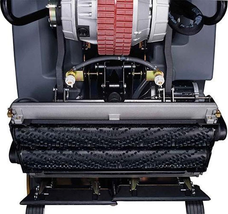 R14 Ride-On Carpet Extractor