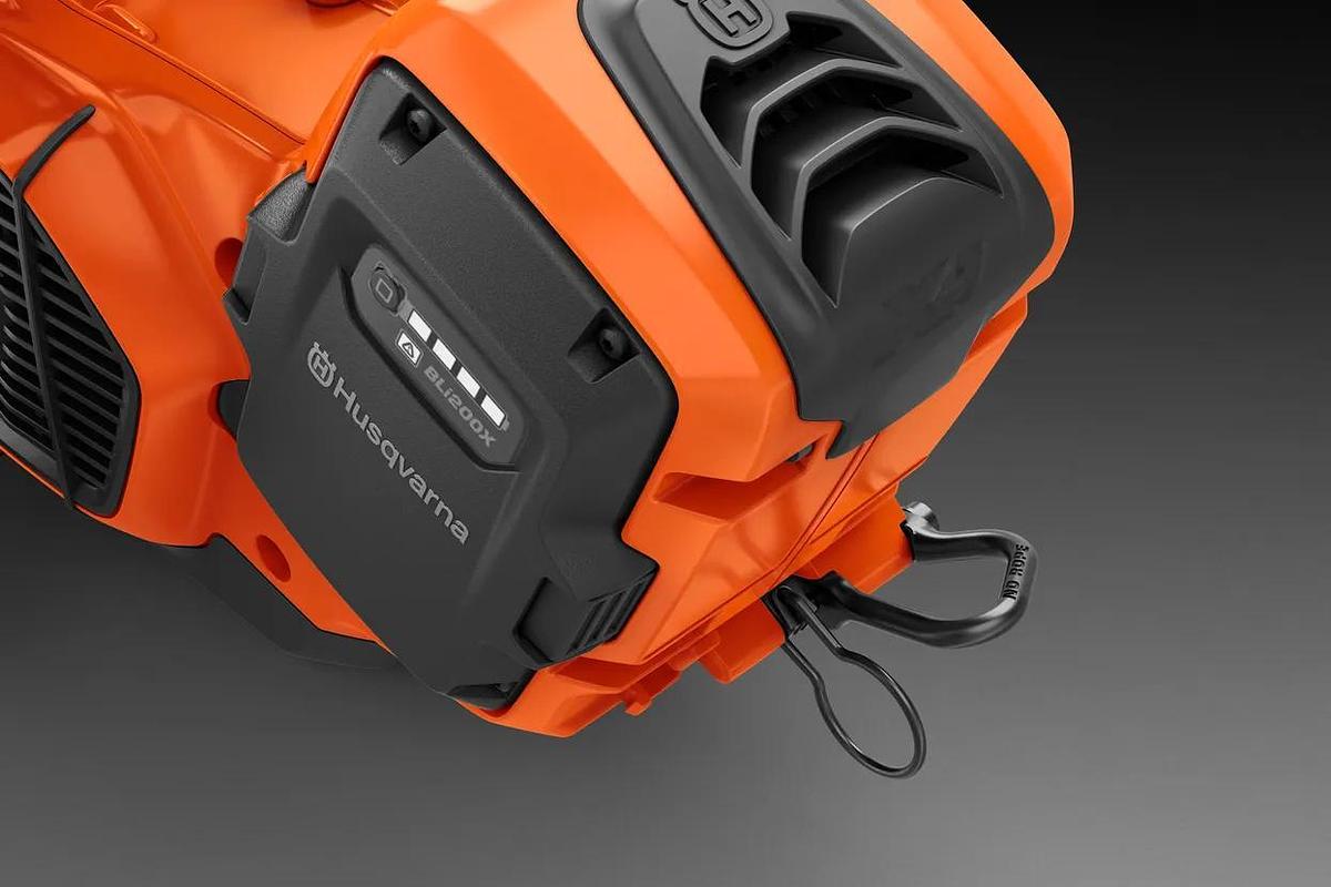 Husqvarna T542i XP® with 2 Batteries & 1 Charger