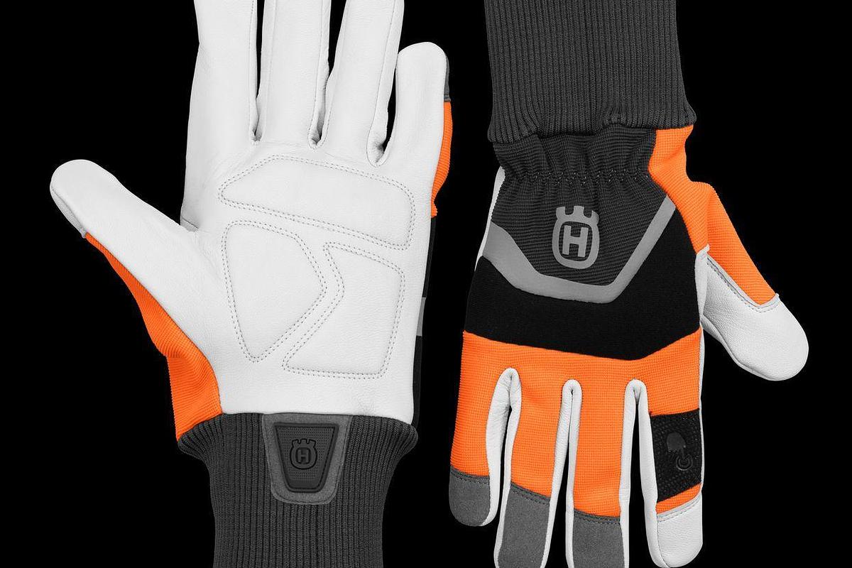Functional Chainsaw Protective Gloves