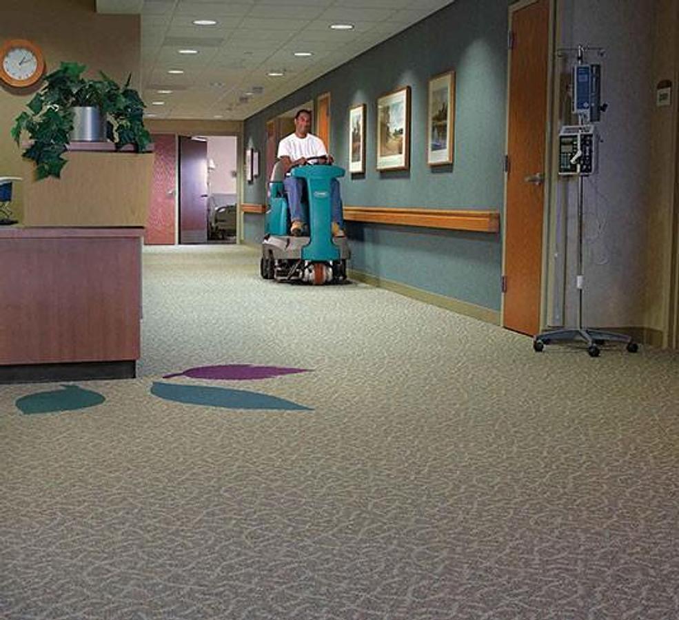 R14 Ride-On Carpet Extractor