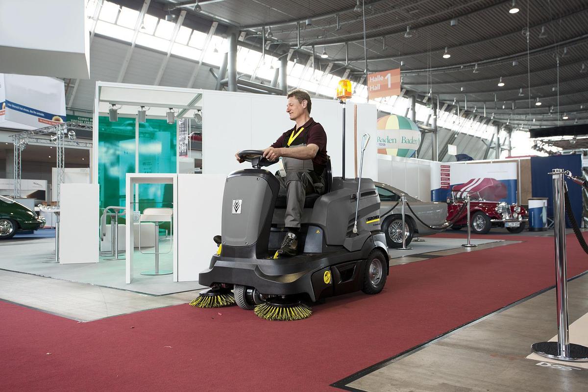 Vacuum sweeper KM 90/60 R Bp