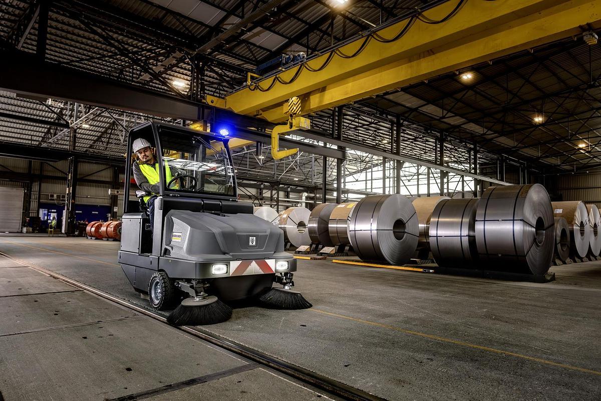 Vacuum sweeper KM 130/300 R I Bp Pack Li + FC