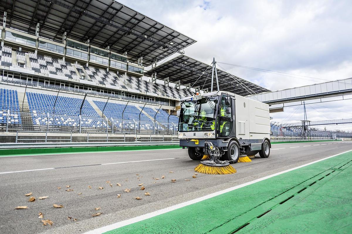 Vacuum sweeper MCM 600
