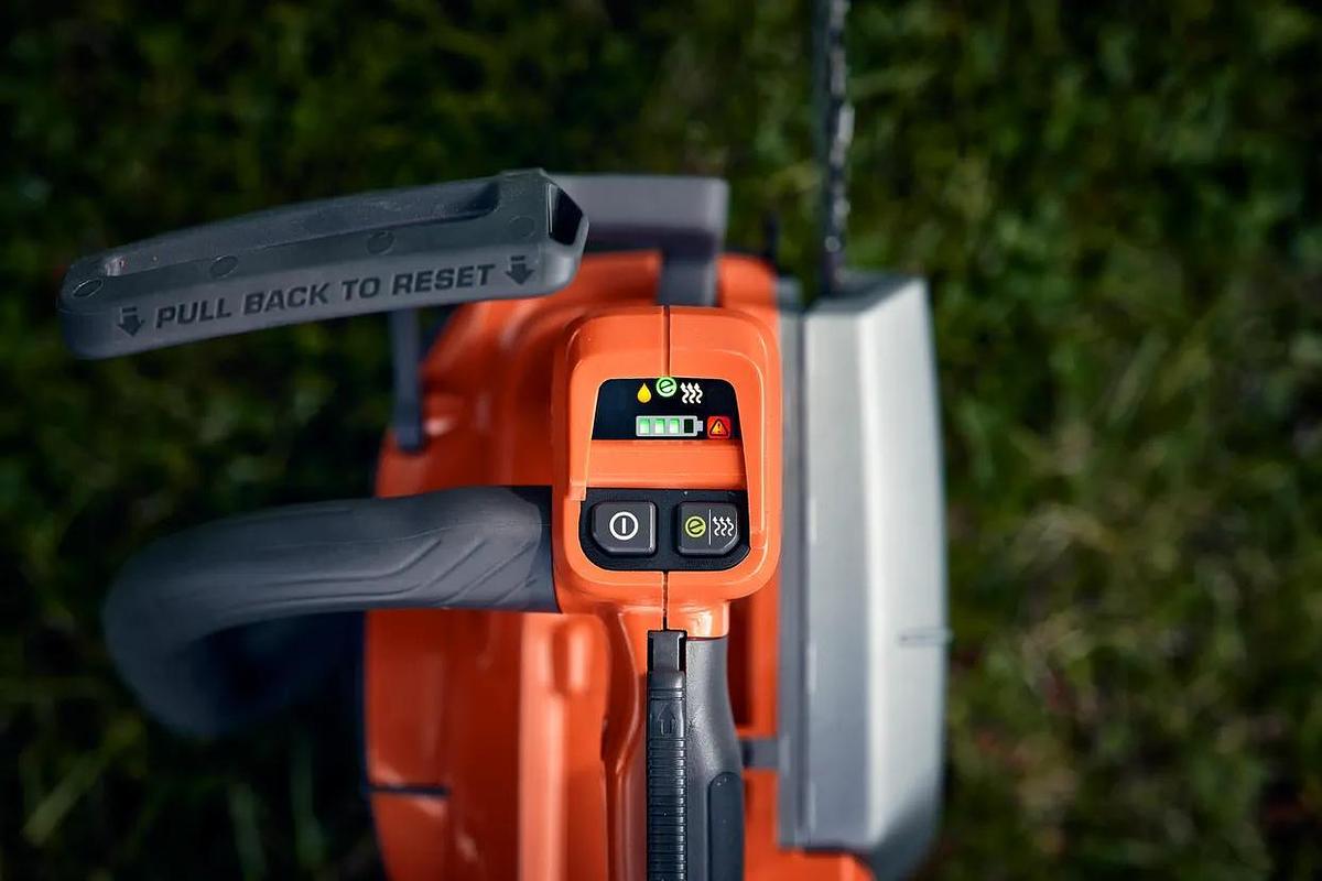 Husqvarna T542i XP® with 2 Batteries & 1 Charger