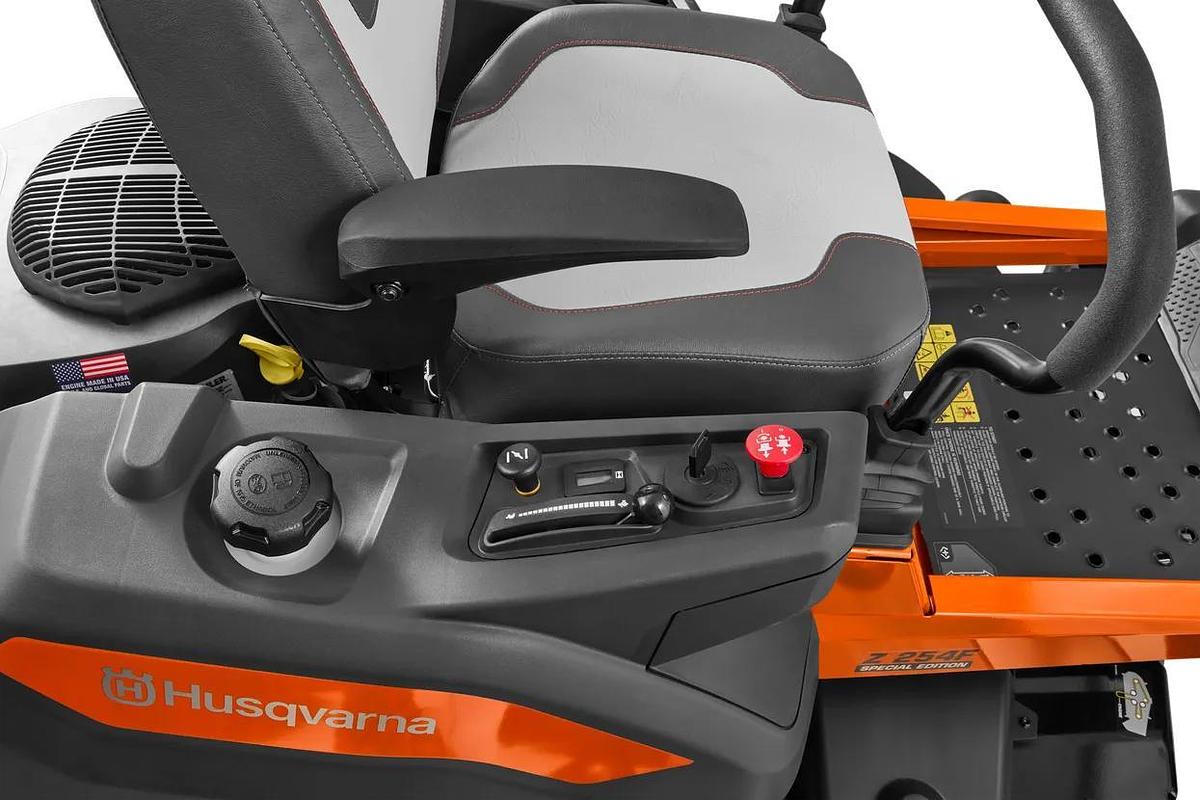 Husqvarna Z242F Special Edition