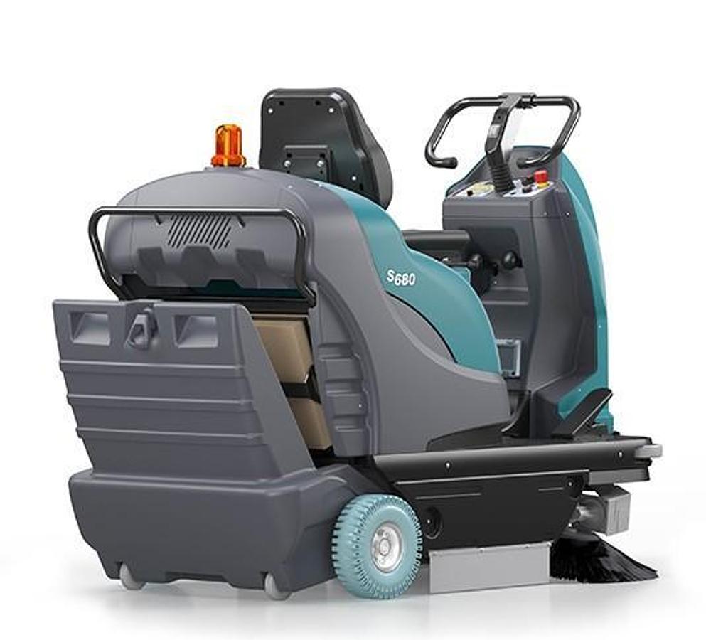 S680 Compact Battery Ride-On Sweeper