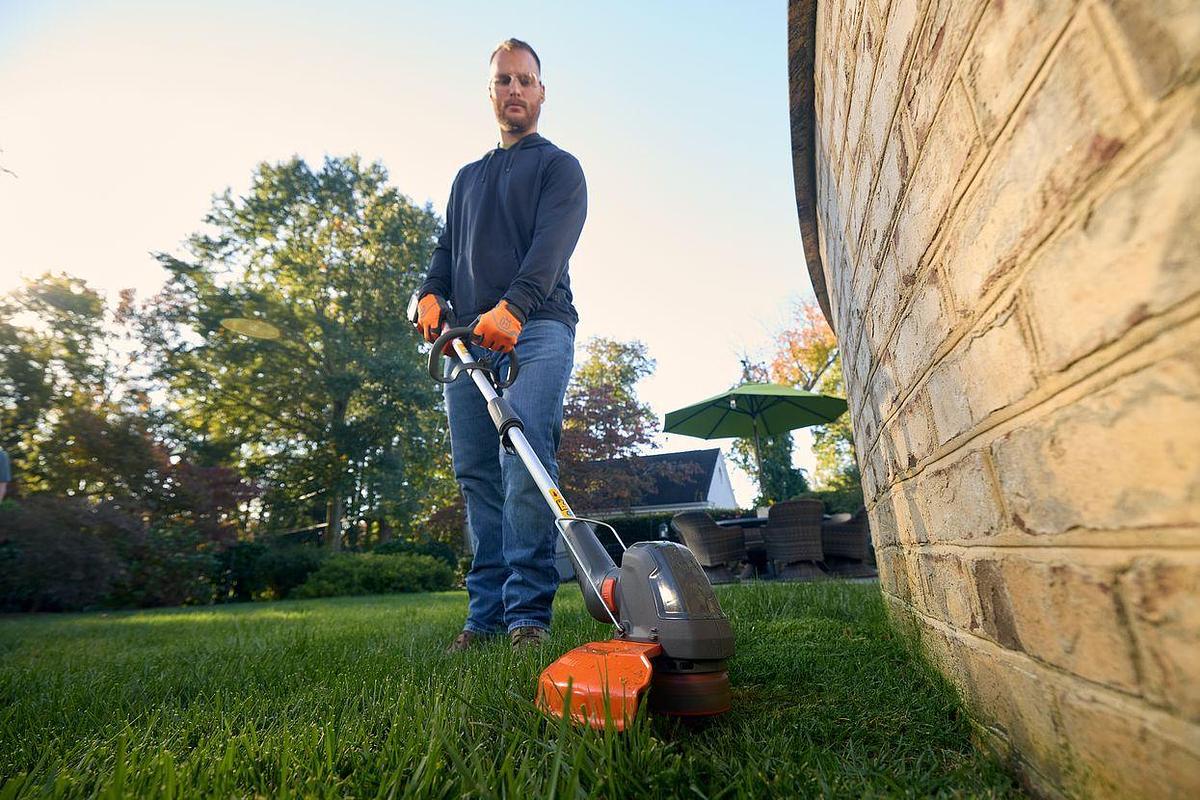 Husqvarna 110iL FLXi with Trimmer Attachment (battery and charger included)