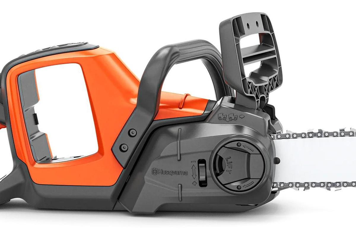 Husqvarna 350i Power Axe Chainsaw (battery and charger included)