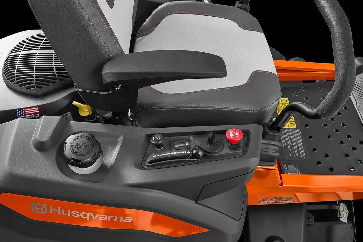 Husqvarna Z242F Special Edition