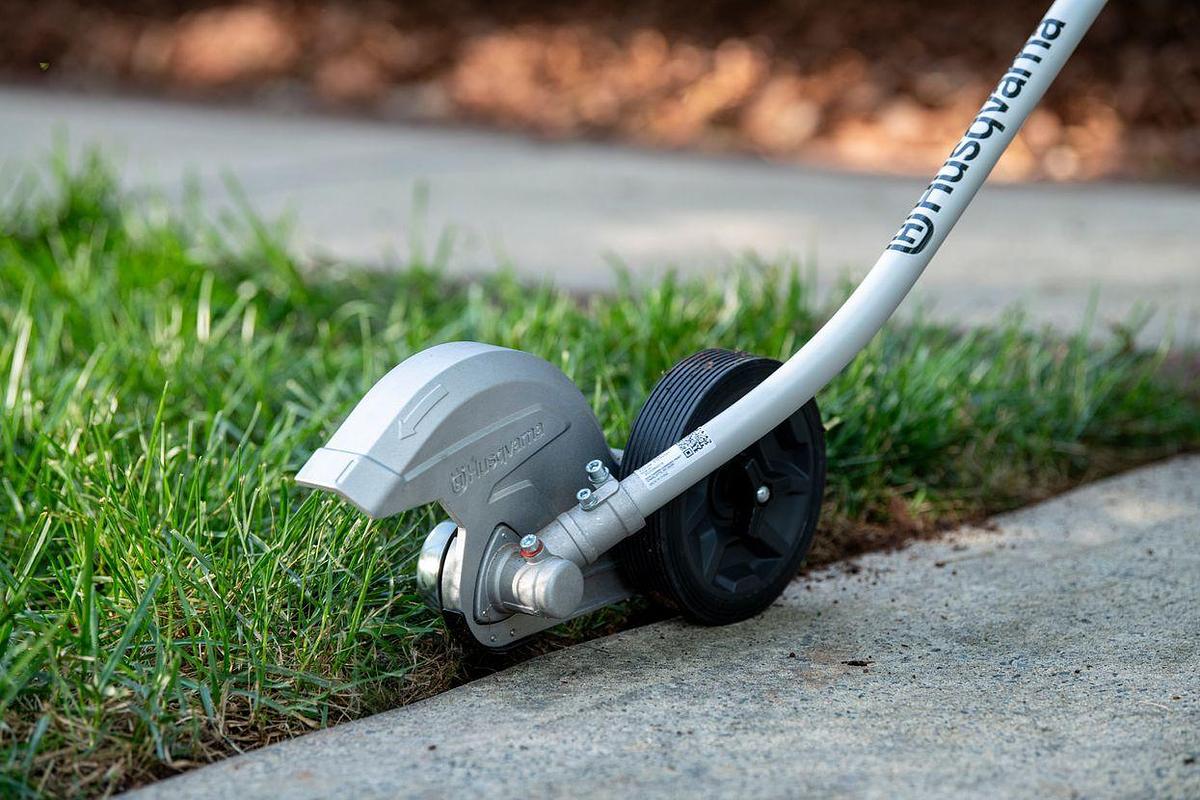 Husqvarna 330iKE Combi Switch + Edger (battery and charger included)