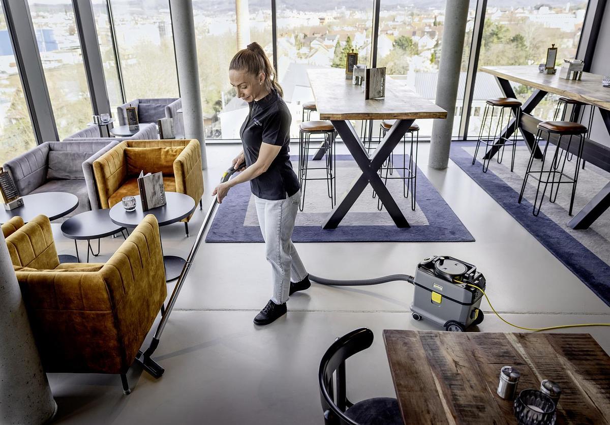 Dry vacuum cleaner T 15/1