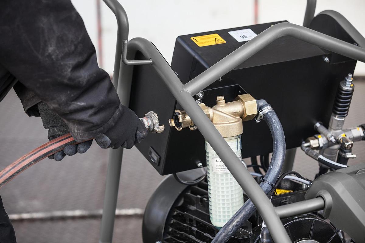 Ultra-high-pressure cleaner HD 9/50 Ge Cage