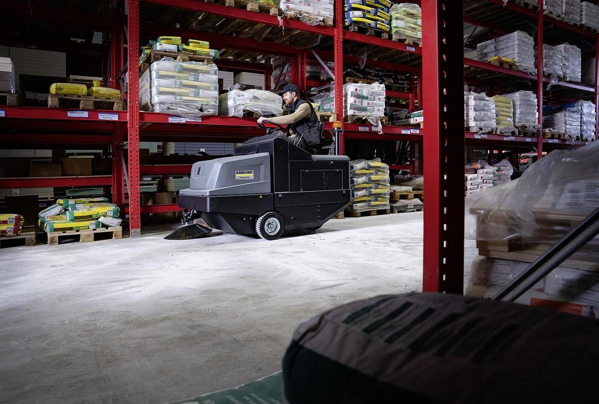 Vacuum sweeper KM 105/180 R Bp Classic