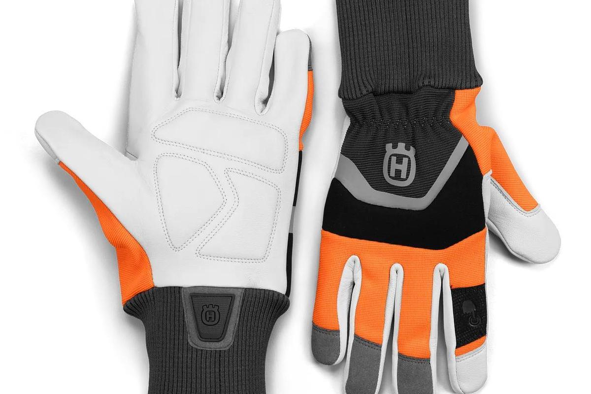 Functional Chainsaw Protective Gloves