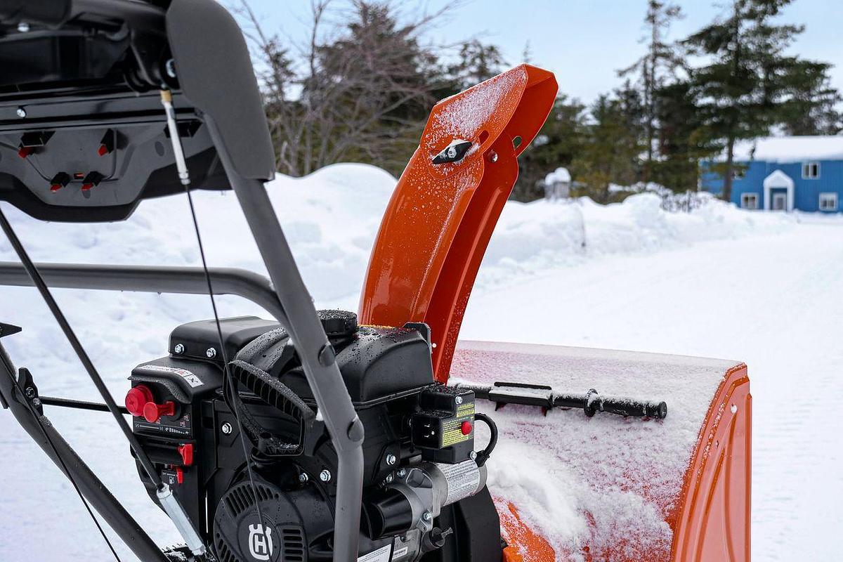 Husqvarna ST124 Snow Blower